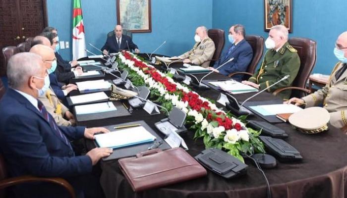 جانب من اجتماع الرئيس الجزائري بأعضاء المجلس الأعلى للأمن