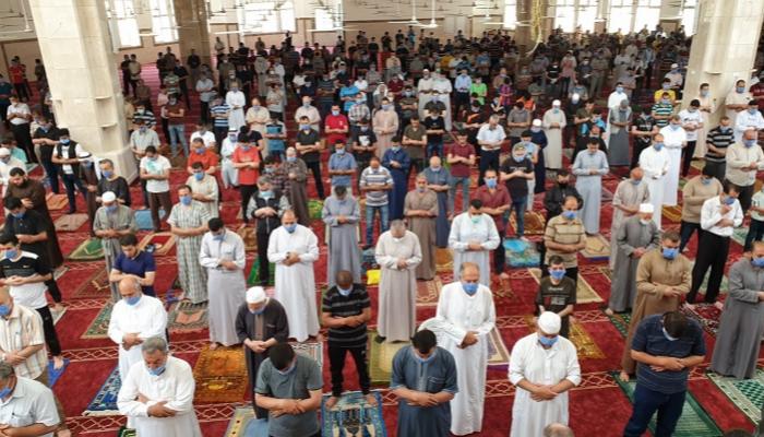 صلاة الجمعة الأخيرة في رمضان بأحد مساجد غزة