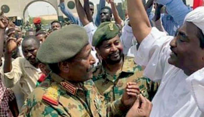 البرهان خلال أحداث الثورة في السودان - أرشيفية