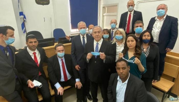 نتنياهو برفقة وزراء ونواب من "الليكود" بالمحكمة
