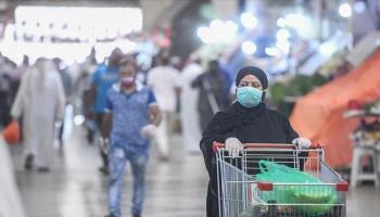 سيدة ترتدي كمامة للوقاية من فيروس كورونا- أرشيفية
