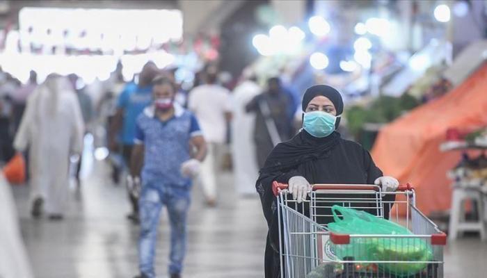 سيدة ترتدي كمامة للوقاية من فيروس كورونا- أرشيفية