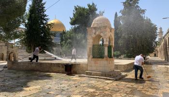 تعقيم وتنظيف مرافق المسجد اليوم