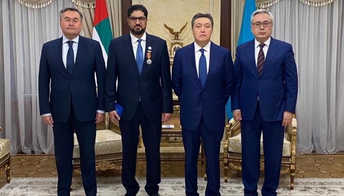 كازاخستان تمنح سفير الإمارات وسام الصداقة