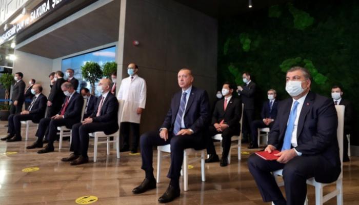 الرئيس التركي رجب طيب أردوغان خلال افتتاح مستشفى