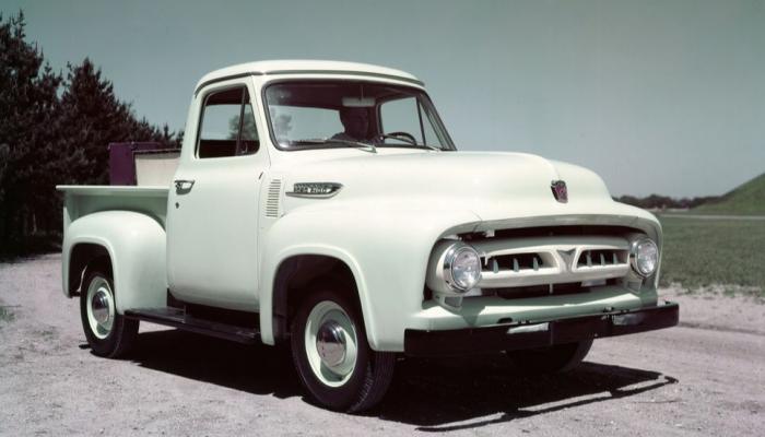 الجيل الثاني من شاحنات فورد F-series طرح عام 1953
