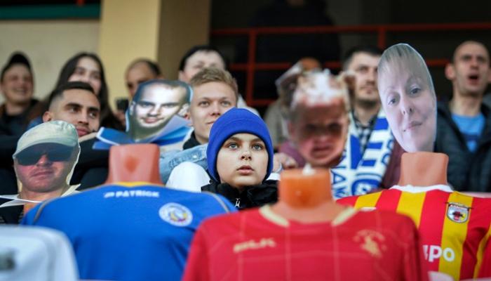 الجماهير تبدأ في العودة لملاعب الكرة