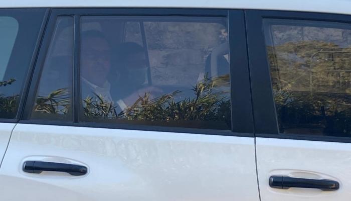 محافظ القدس عدنان غيث داخل سيارة عقب اعتقاله
