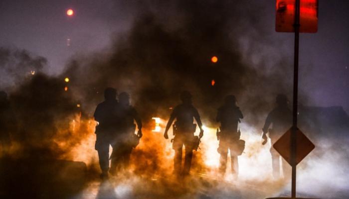 عناصر من الشرطة الأمريكية خلال احتجاجات مينيابوليس - الفرنسية