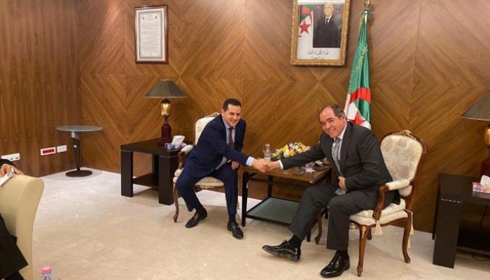 لقاء سابق بين وزير الخارجية الجزائري ونظيره الليبي 