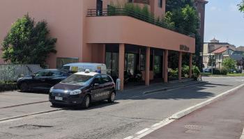 بنك Ubi في بلدية سارونو بمقاطعة فاريزى الإيطالية