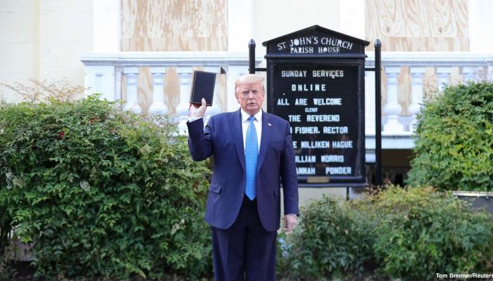 Donald Trump devant l'église Saint-John