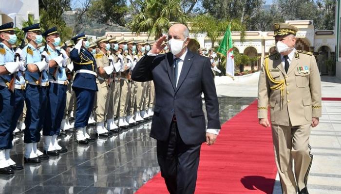 جانب من زيارة الرئيس الجزائري إلى مقر وزارة الدفاع