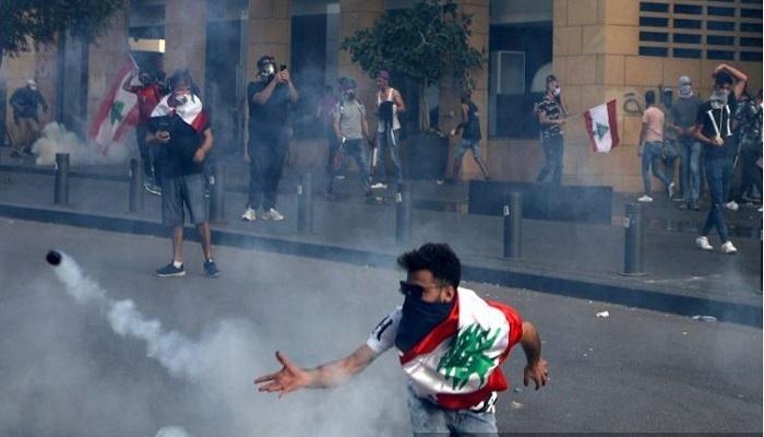 الأمن اللبناني رد على عنف المتظاهرين بقنابل الغاز - رويترز