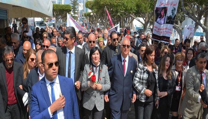 رئيسة الحزب الدستوري الحر خلال مسيرة مناهضة للإخوان