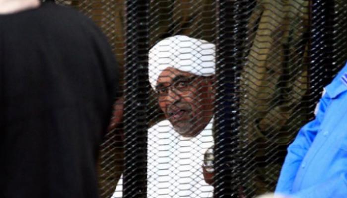 الرئيس السوداني المعزول عمر البشير أحد المطلوبين للمحكمة الجنائية