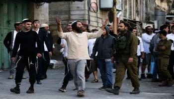 اعتداءات المستوطنين على الفلسطينيين تتم تحت حماية الاحتلال- أرشيفية