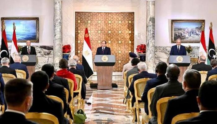 السيسي وحفتر وصالح خلال إعلان بنود المبادرة المصرية للسلام في ليبيا