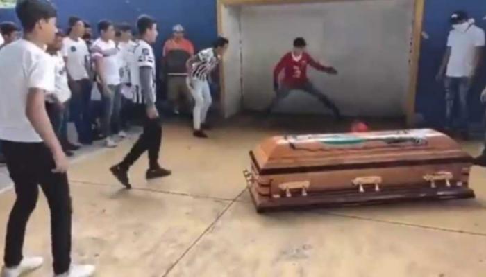 مارتينيز يسجل آخر أهدافه بعد وفاته