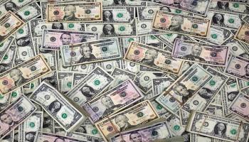 عملات ورقية من الدولار الأمريكي - رويترز