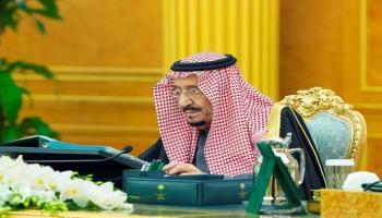 خادم الحرمين الشريفين خلال جلسة الوزراء في قصر اليمامة