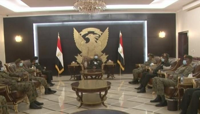 جانب من اجتماع البرهان مع حكام الولايات السودانية