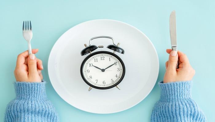 تناول العشاء في وقت متأخر يقلل من كمية الدهون المحروقة