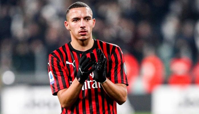 إسماعيل بن ناصر لاعب وسط ميلان