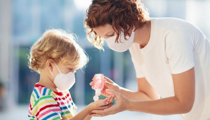 تحذيرات من سرعة انتقال كورونا بين أفراد العائلة الواحدة