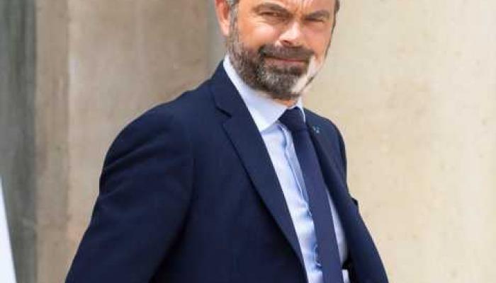 France Le Premier Ministre Explique La Tache Blanche Sur Sa Barbe