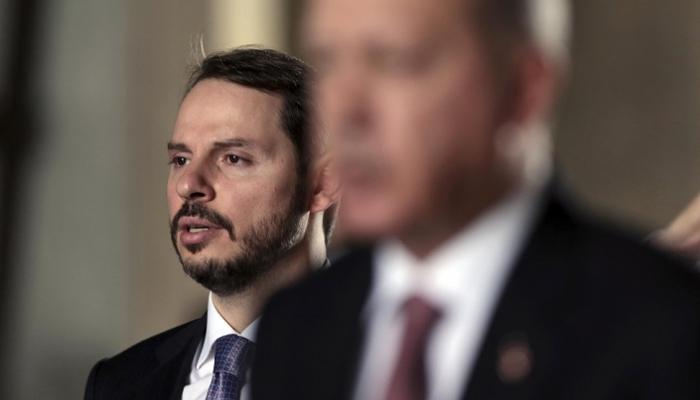 الرئيس التركي رجب طيب أردوغان وصهره في الخلف - أرشيفية