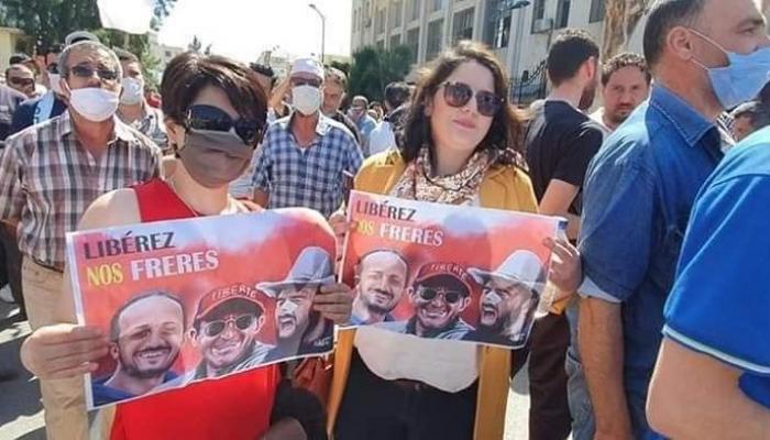 حراك الجزائر يعود من محافظتين وبقية المدن تؤجله بعد كورونا