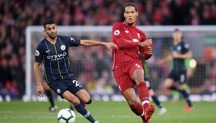 فان ديك في إحدى مواجهات ليفربول لمانشستر سيتي