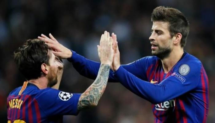 جيرارد بيكيه وليونيل ميسي لاعبا برشلونة