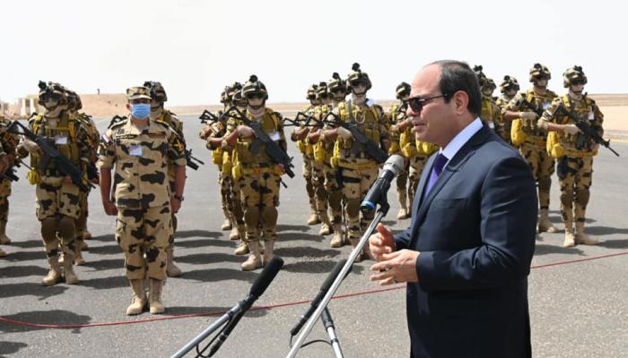 السيسي خلال تفقده قوات من الجيش