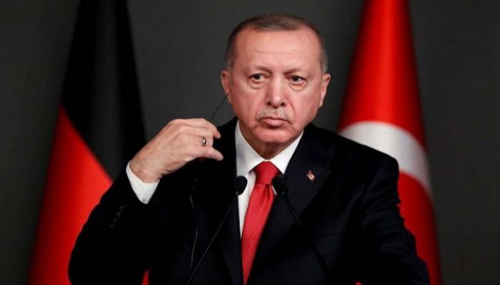 الرئيس التركي رجب طيب أردوغان يبطش بالصحفيين