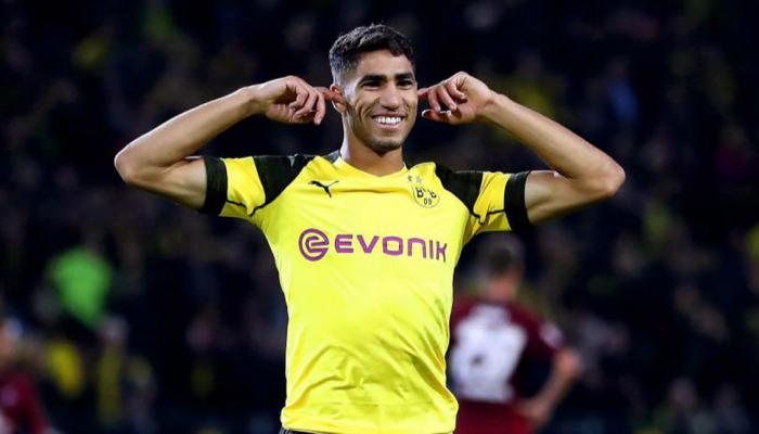 أشرف حكيمي لاعب بروسيا دورتموند الألماني