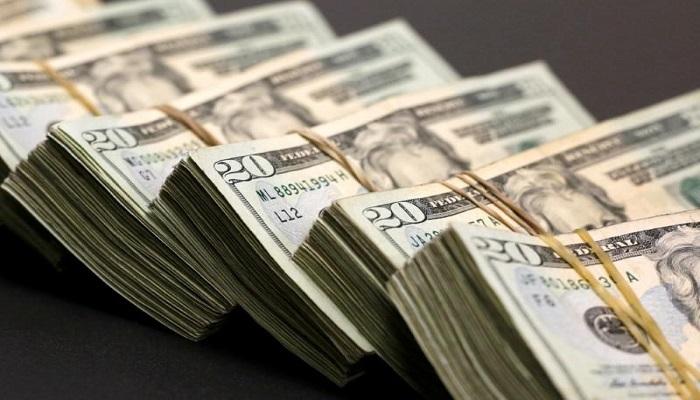 عملات ورقية من الدولار الأمريكي - رويترز