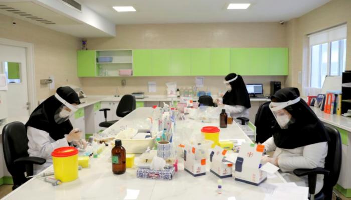إيران تقيد اختبارات فيروس كورونا