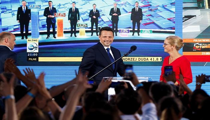 الرئيس البولندي أندريه دودا بين أنصاره