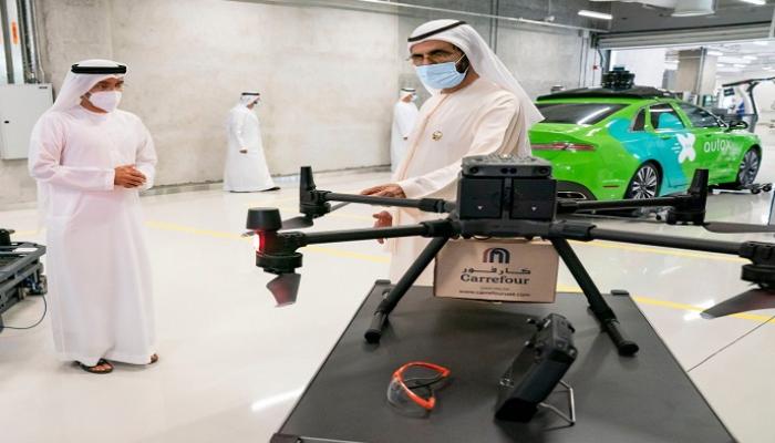 الشيخ محمد بن راشد آل مكتوم يتفقد مختبرات دبي للمستقبل