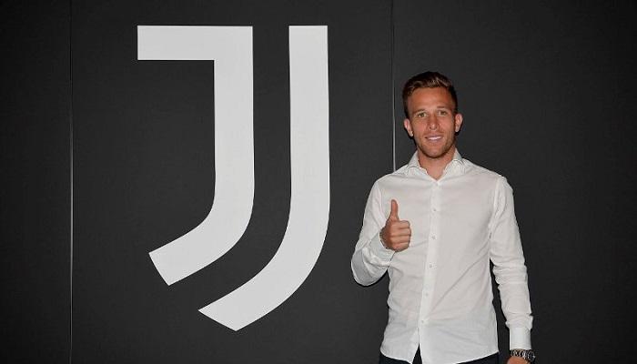 آرثر ميلو لاعب وسط برشلونة