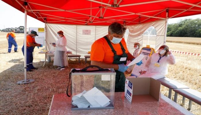 الروس يصوتون على استفتاء الدستور