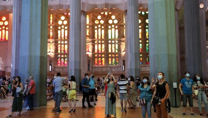 كنيسة العائلة المقدسة ببرشلونة تفتح أبوابها للعاملين الأساسيين في مواجهة كورونا