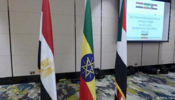 أعلام الدول الثلاث المشاركة في مفاوضات سد النهضة السودان وإثيوبيا ومصر