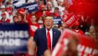 États-Unis : Trump tient un rassemblement électoral malgré la propagation du Covid-19 