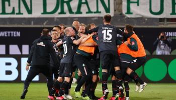 فيردر بريمن يحتفل بالبقاء في الدوري الألماني