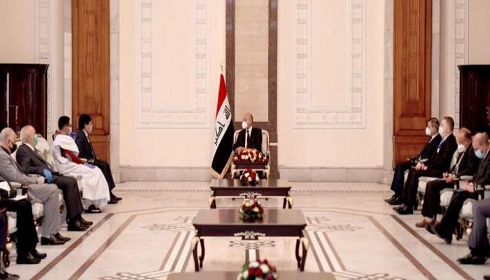 الرئيس العراقي خلال الاجتماع مع السفراء العرب