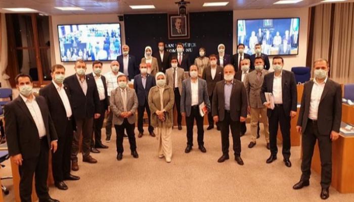 برلمانيون أتراك يحتجون على قانون لأردوغان يفتت المحامين