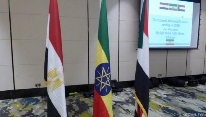 أعلام الدول الثلاث المشاركة في مفاوضات سد النهضة السودان وإثيوبيا ومصر